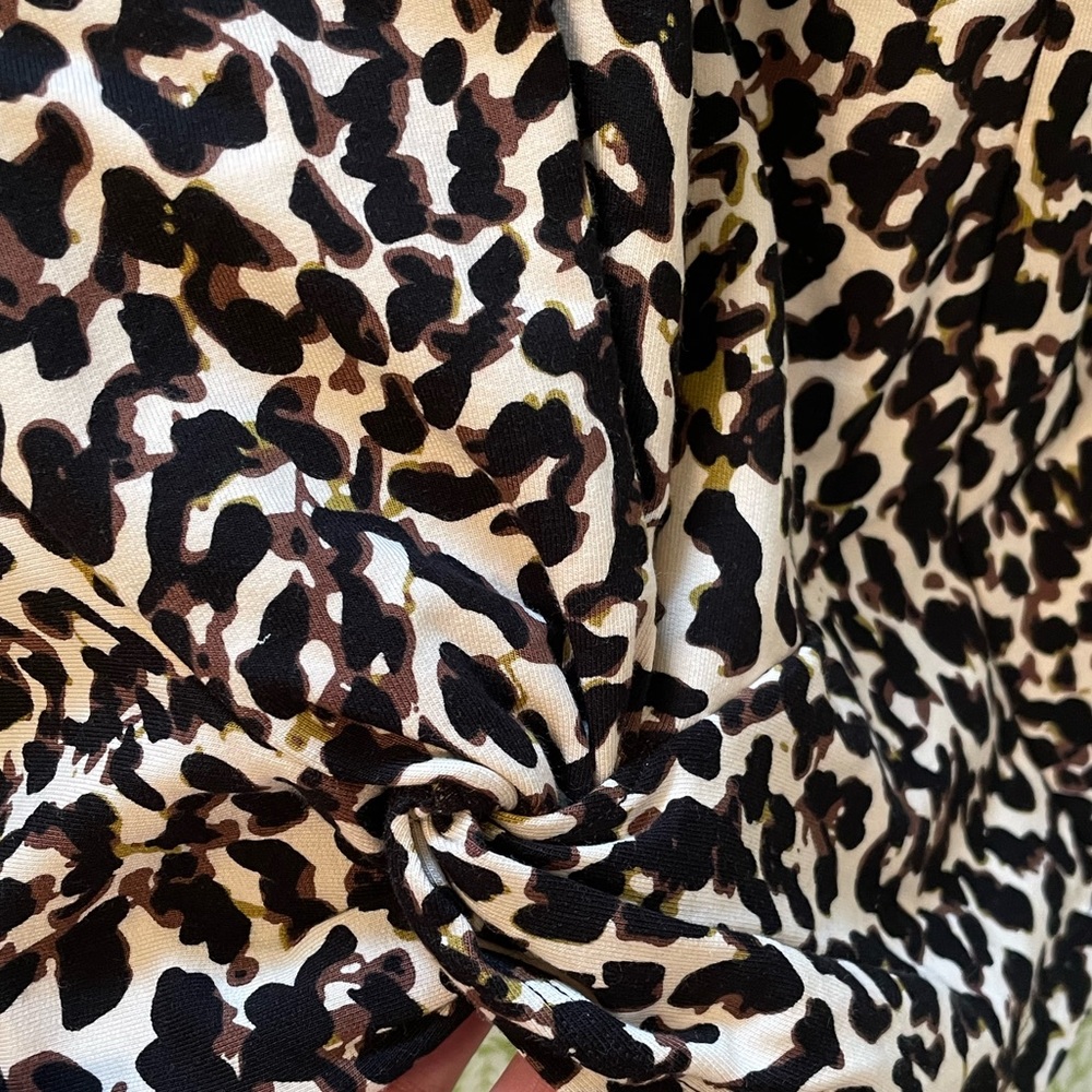 🏝️Big $10 Sale!🏝️Cabi Animal Print Knotty Tank - Picture 3 of 6